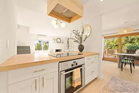 Kitchen - 240 Calle De Sereno, Encinitas, CA 92024 photo 2 of 4