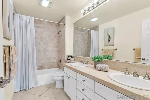 Bath - 1374 Caminito Balada, La Jolla, CA 92037 photo 4 of 4