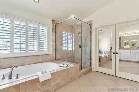 Bath - 1374 Caminito Balada, La Jolla, CA 92037 photo 2 of 4