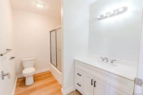 Bath - 634 8th St #17, Imperial Beach, CA 91932 photo 1 of 3