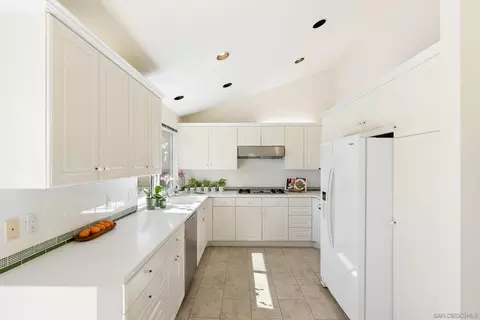 Kitchen - 2267 Via Pravia, La Jolla, CA 92037 photo 2 of 4