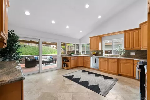 111 Little Oaks Rd, Encinitas, CA 92024 photo 3