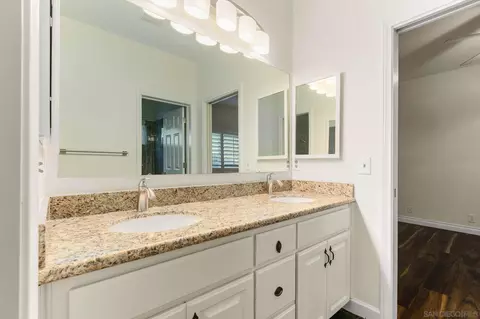 Bath - 2610 Sunset Hls, Escondido, CA 92025 photo 2 of 4