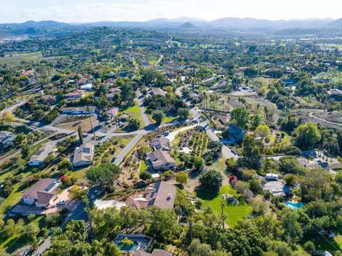 View/Area - 2610 Sunset Hls, Escondido, CA 92025 photo 11 of 12