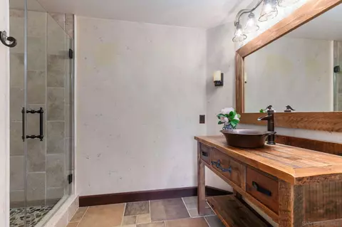 Bath - 2610 Sunset Hls, Escondido, CA 92025 photo 1 of 4