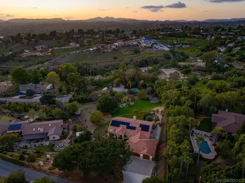 View/Area - 2610 Sunset Hls, Escondido, CA 92025 photo 3 of 12