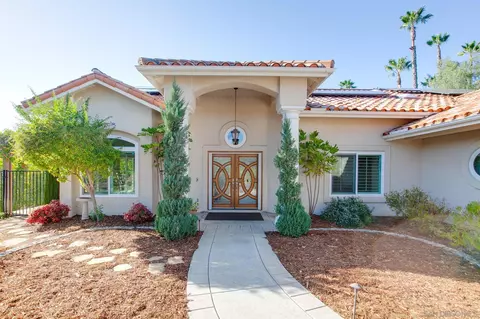 Exterior - 2610 Sunset Hls, Escondido, CA 92025 photo 4 of 29