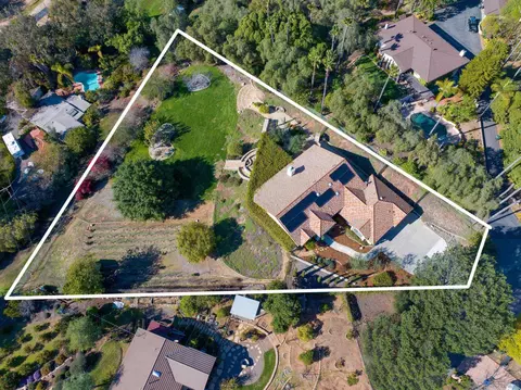 View/Area - 2610 Sunset Hls, Escondido, CA 92025 photo 5 of 12
