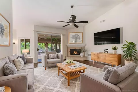 Living - 2610 Sunset Hls, Escondido, CA 92025 photo 2 of 3