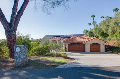 Exterior - 2610 Sunset Hls, Escondido, CA 92025 photo 2 of 29