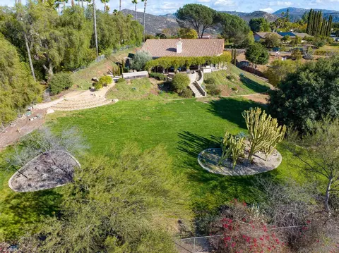 Exterior - 2610 Sunset Hls, Escondido, CA 92025 photo 19 of 29
