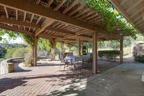 Exterior - 2610 Sunset Hls, Escondido, CA 92025 photo 7 of 29