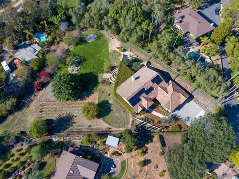 View/Area - 2610 Sunset Hls, Escondido, CA 92025 photo 4 of 12