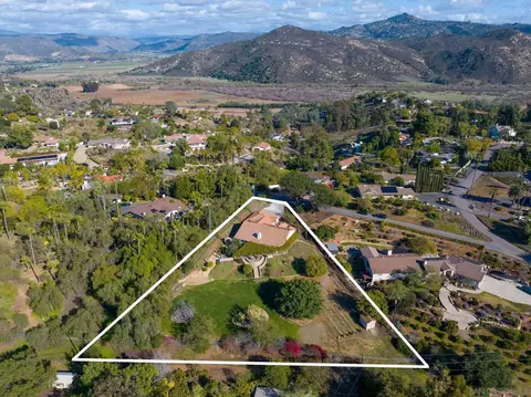 View/Area - 2610 Sunset Hls, Escondido, CA 92025 photo 9 of 12