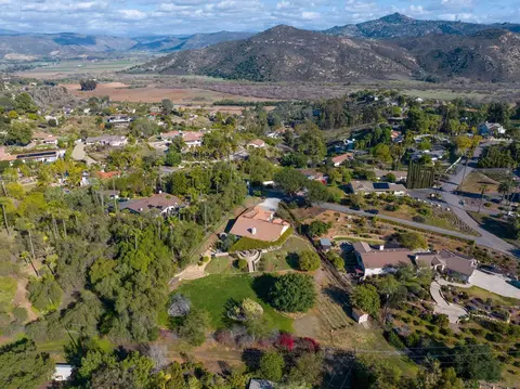 View/Area - 2610 Sunset Hls, Escondido, CA 92025 photo 7 of 12