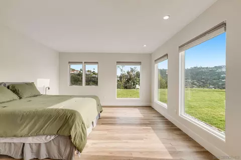 8101 Prestwick Dr, La Jolla, CA 92037 photo 19