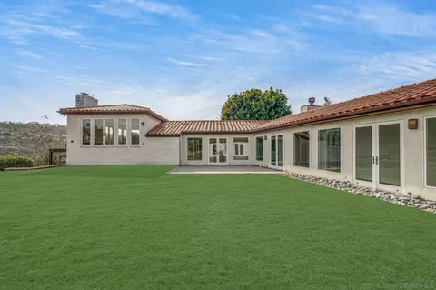 8101 Prestwick Dr, La Jolla, CA 92037 photo 5