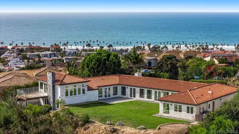 8101 Prestwick Dr, La Jolla, CA 92037