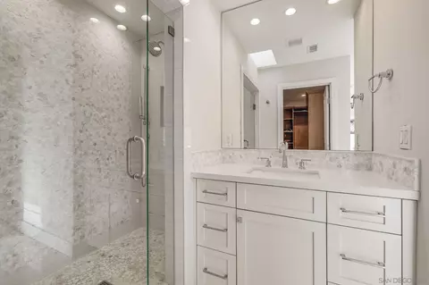 8101 Prestwick Dr, La Jolla, CA 92037 photo 22