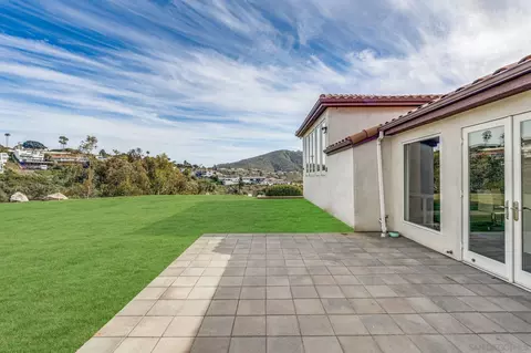 8101 Prestwick Dr, La Jolla, CA 92037 photo 6