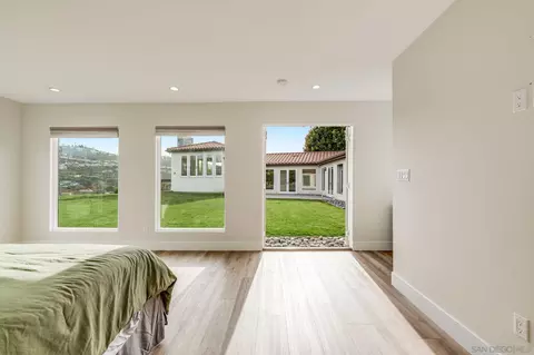 8101 Prestwick Dr, La Jolla, CA 92037 photo 18