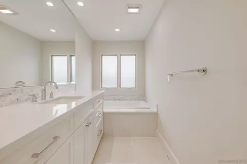 8101 Prestwick Dr, La Jolla, CA 92037 photo 20