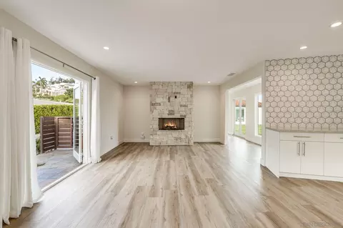 8101 Prestwick Dr, La Jolla, CA 92037 photo 14