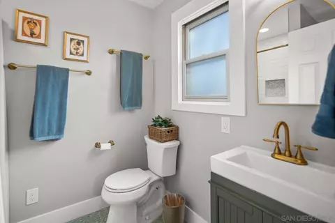 Bath - 767 B Ave, Coronado, CA 92118 photo 5 of 6