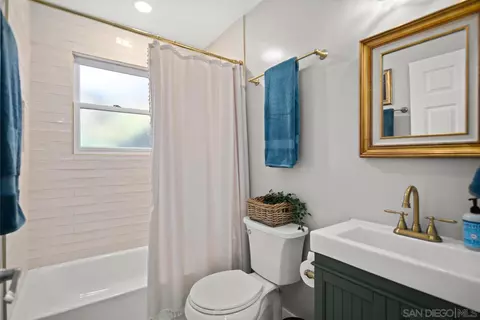 Bath - 767 B Ave, Coronado, CA 92118 photo 4 of 6