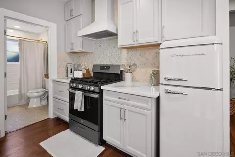 Kitchen - 767 B Ave, Coronado, CA 92118 photo 4 of 5