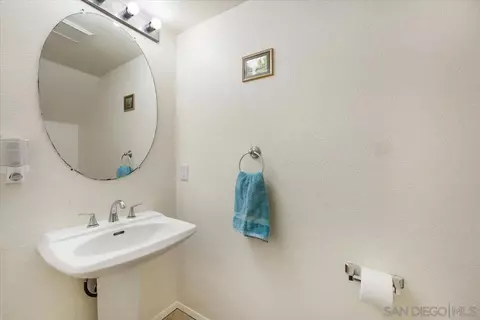 9704 Avenida Ricardo, Spring Valley, CA 91977 photo 17