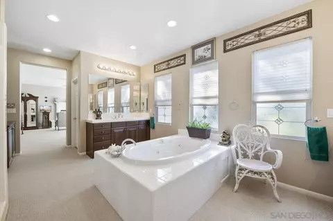 Bath - 2087 Amparo Ct, Escondido, CA 92025 photo 2 of 7