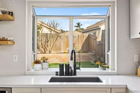 Kitchen - 649 Mosaic Cir, Oceanside, CA 92057 photo 6 of 8