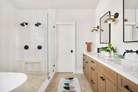 Bath - 649 Mosaic Cir, Oceanside, CA 92057 photo 4 of 6