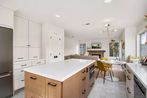 Kitchen - 649 Mosaic Cir, Oceanside, CA 92057 photo 7 of 8