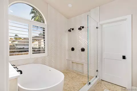 Bath - 649 Mosaic Cir, Oceanside, CA 92057 photo 5 of 6