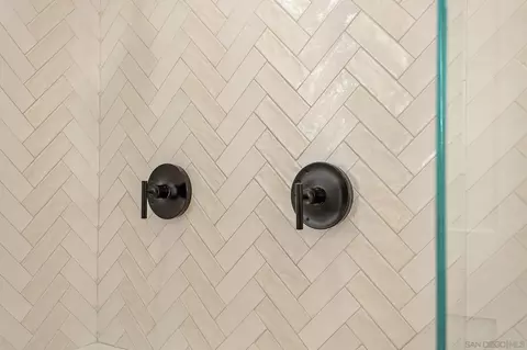 Bath - 649 Mosaic Cir, Oceanside, CA 92057 photo 6 of 6