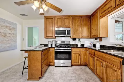 Kitchen - 1346 Peppervilla Dr, El Cajon, CA 92021 photo 3 of 5