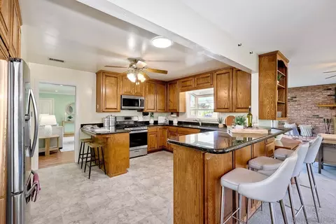 Kitchen - 1346 Peppervilla Dr, El Cajon, CA 92021 photo 4 of 5
