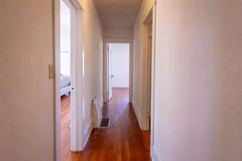Entry Way - 615 Nautilus St, La Jolla, CA 92037 photo 2 of 3