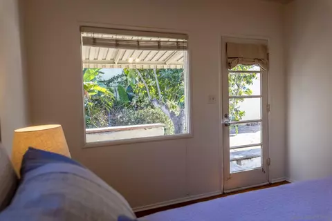 Bedroom - 615 Nautilus St, La Jolla, CA 92037 photo 8 of 10