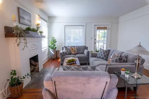 Living - 615 Nautilus St, La Jolla, CA 92037 photo 2 of 2
