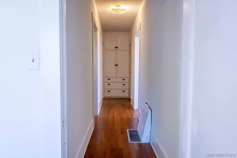 Entry Way - 615 Nautilus St, La Jolla, CA 92037 photo 1 of 3