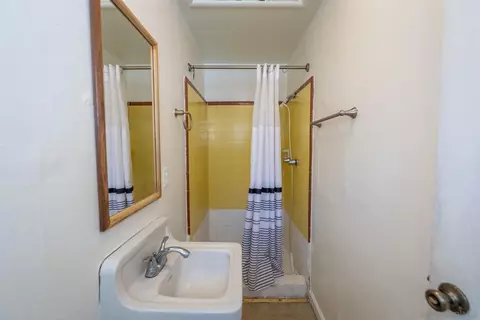 Bath - 615 Nautilus St, La Jolla, CA 92037 photo 3 of 3
