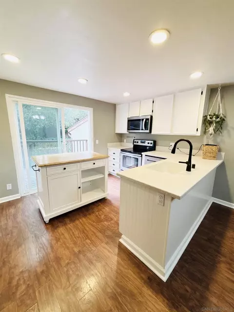 Kitchen - 15849 Davis Cup Ln, Ramona, CA 92065 photo 2 of 3