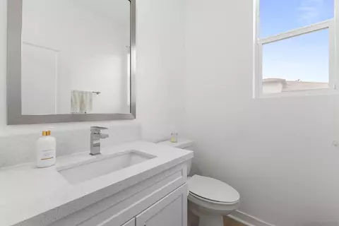 Bath - 13220 Tarascan Dr #2, Poway, CA 92064 photo 1 of 4