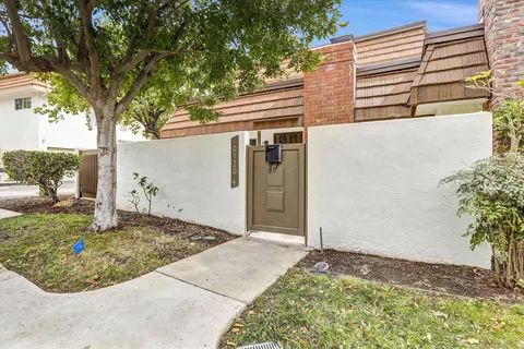 10520 Larwin Ave #4, Chatsworth, CA 91311