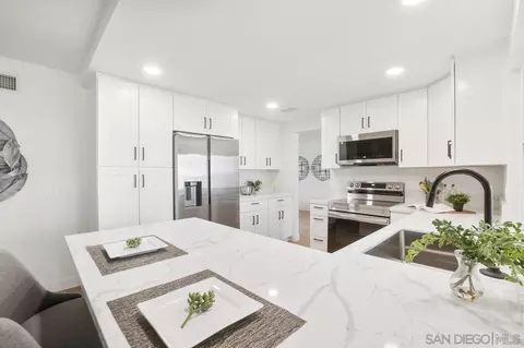 Kitchen - 2640 Eltinge Dr, Alpine, CA 91901 photo 2 of 6