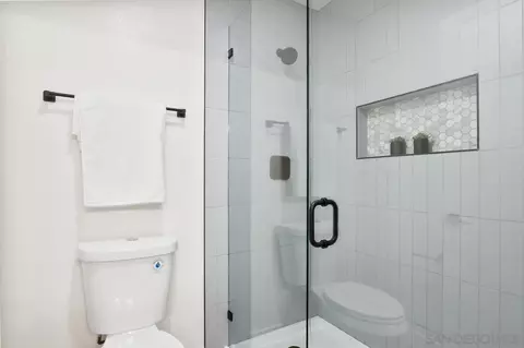 Bath - 2640 Eltinge Dr, Alpine, CA 91901 photo 1 of 4