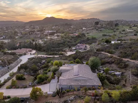 View/Area - 14516 Highcrest Ct, Poway, CA 92064 photo 14 of 16